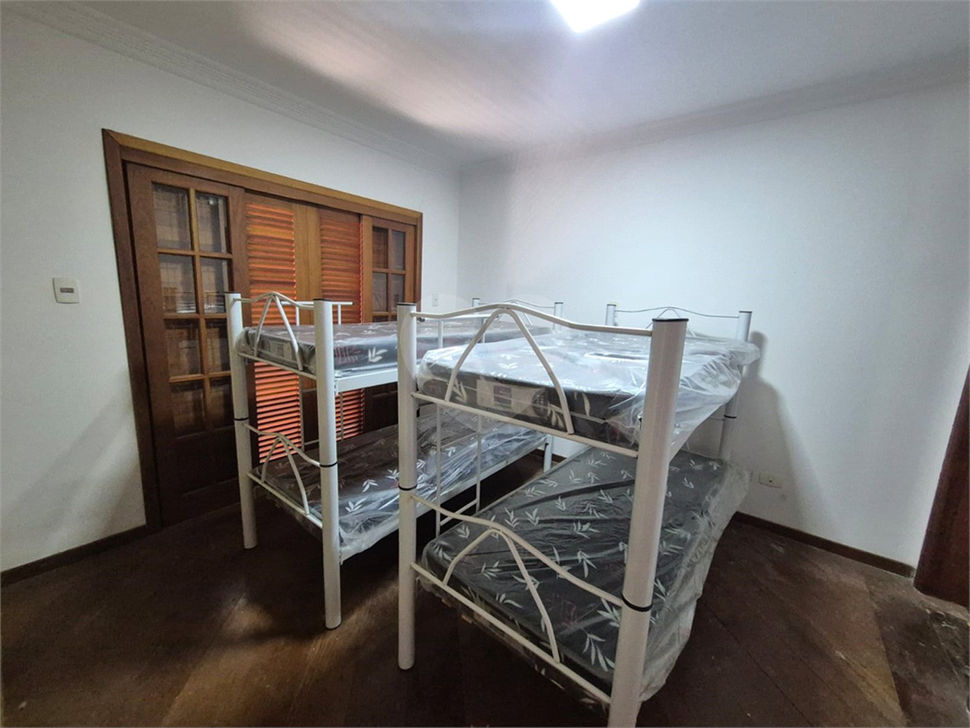 Casa à venda com 4 suítes no condomínio Alpes da Cantareira, Mairiporã - SP