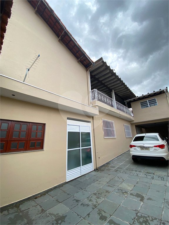 Sobrado à venda com 5 quartos em Jardim São Pedro, Mogi das Cruzes, SP