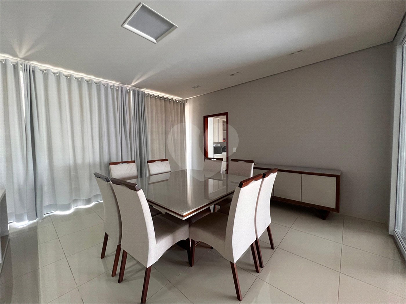 Casa à venda com 3 quartos, sendo 2 suítes, no condomínio Terras de Mont Serrat, Salto - SP