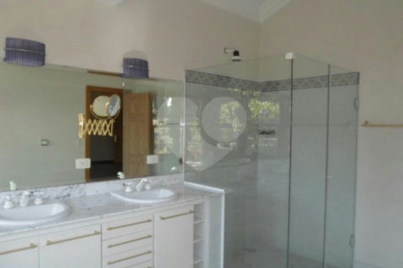 Casa à venda com 4 suítes no condomínio Jardim das Azaléias, São Paulo - SP