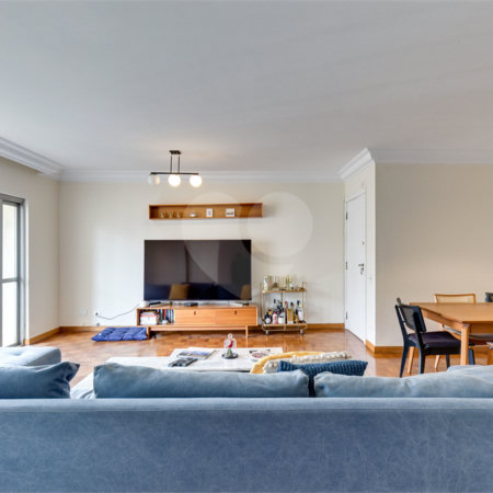 Apartamento à venda com 3 quartos, sendo 2 suítes, em Moema, São Paulo, SP