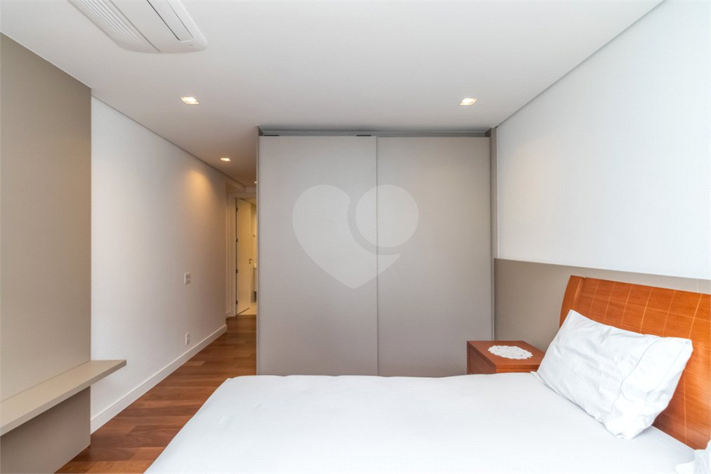 Apartamento à venda com 3 suítes em Campo Belo, São Paulo, SP