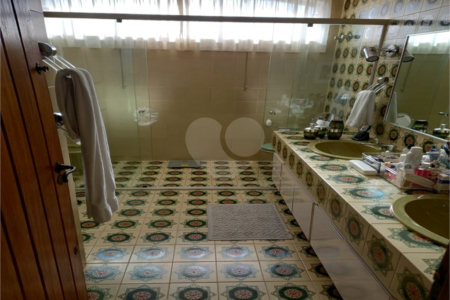 Casa à venda com 5 quartos, sendo 2 suítes,  em Jardim Guedala, São Paulo, SP