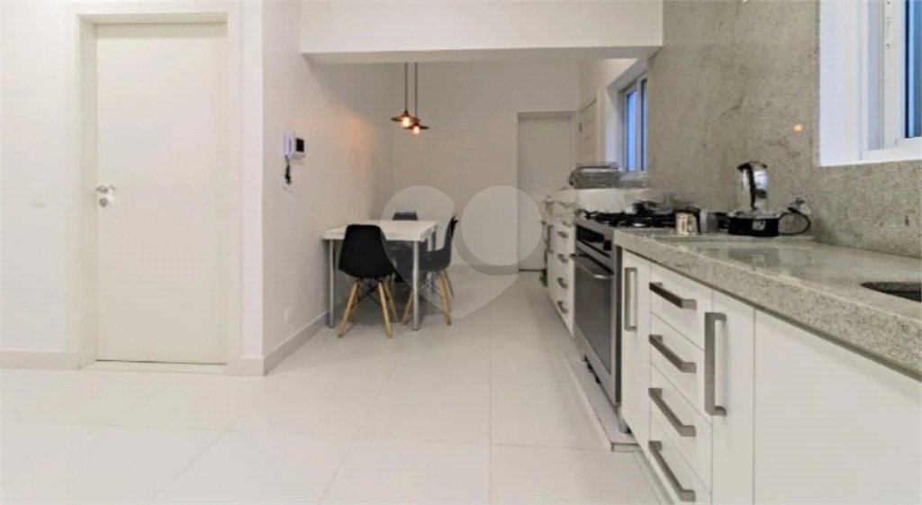 Casa à venda com 4 quartos, sendo 1 suíte, em Jardim Europa, São Paulo, SP