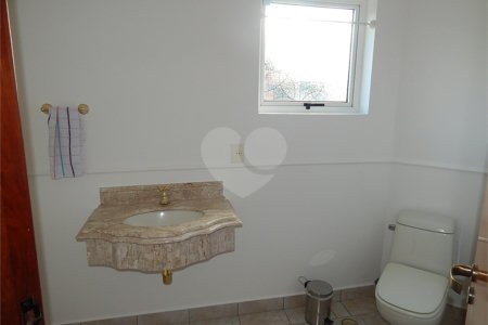 Casa à venda com 3 quartos, sendo 1 suíte, no condomínio Alpes de Vinhedo, Vinhedo - SP