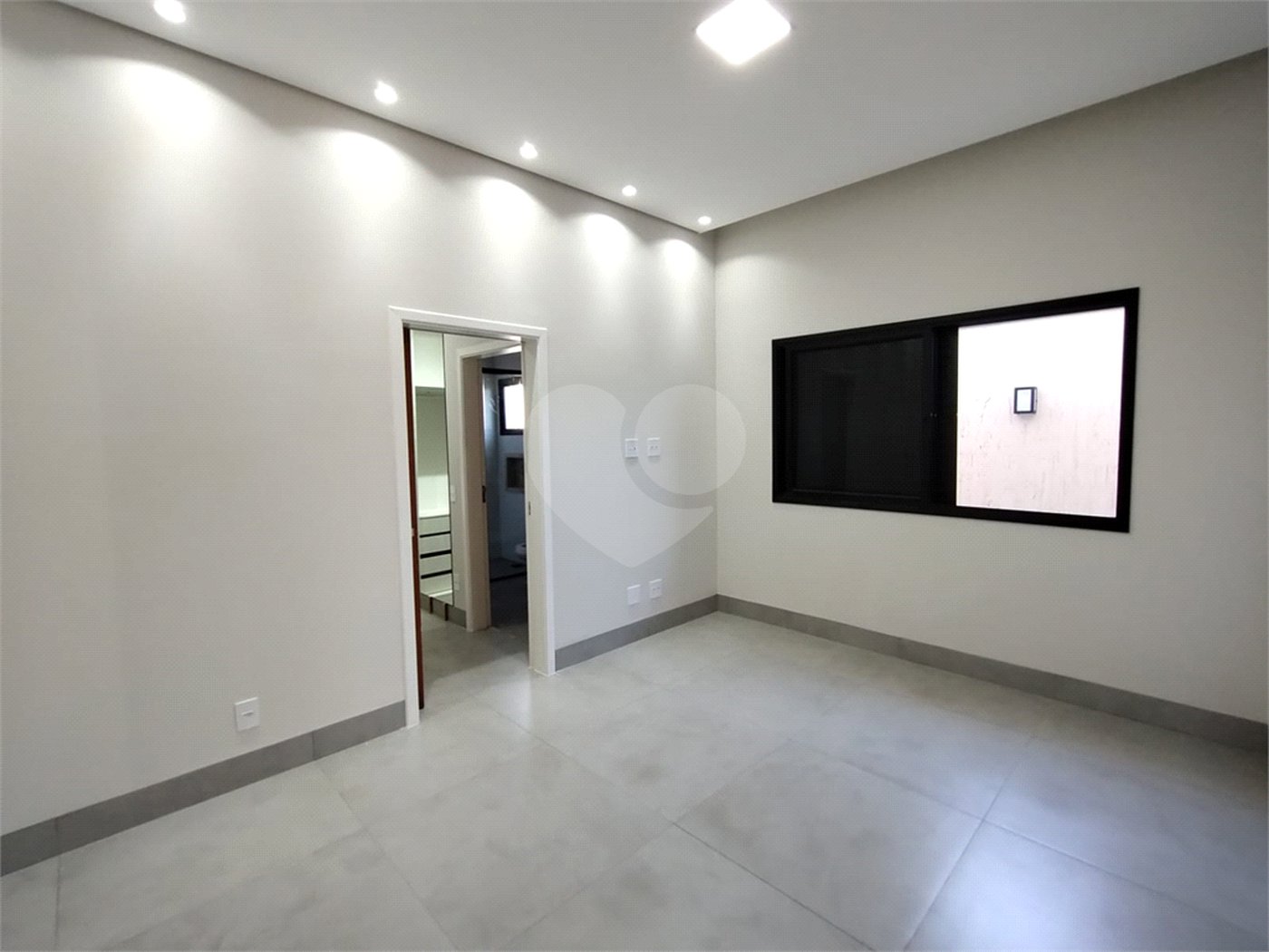 Casa à venda com 3 suítes no condomínio Residencial Golden Ville, Itapetininga - SP