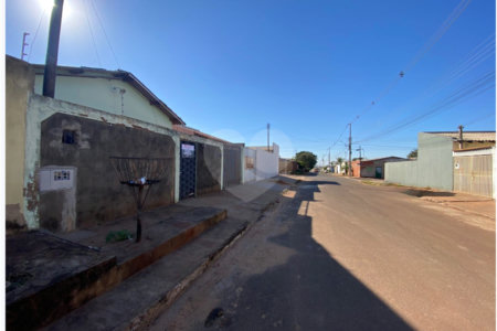 Casa à venda com 2 quartos em Residencial Ponta Porã I, Ponta Porã, MS
