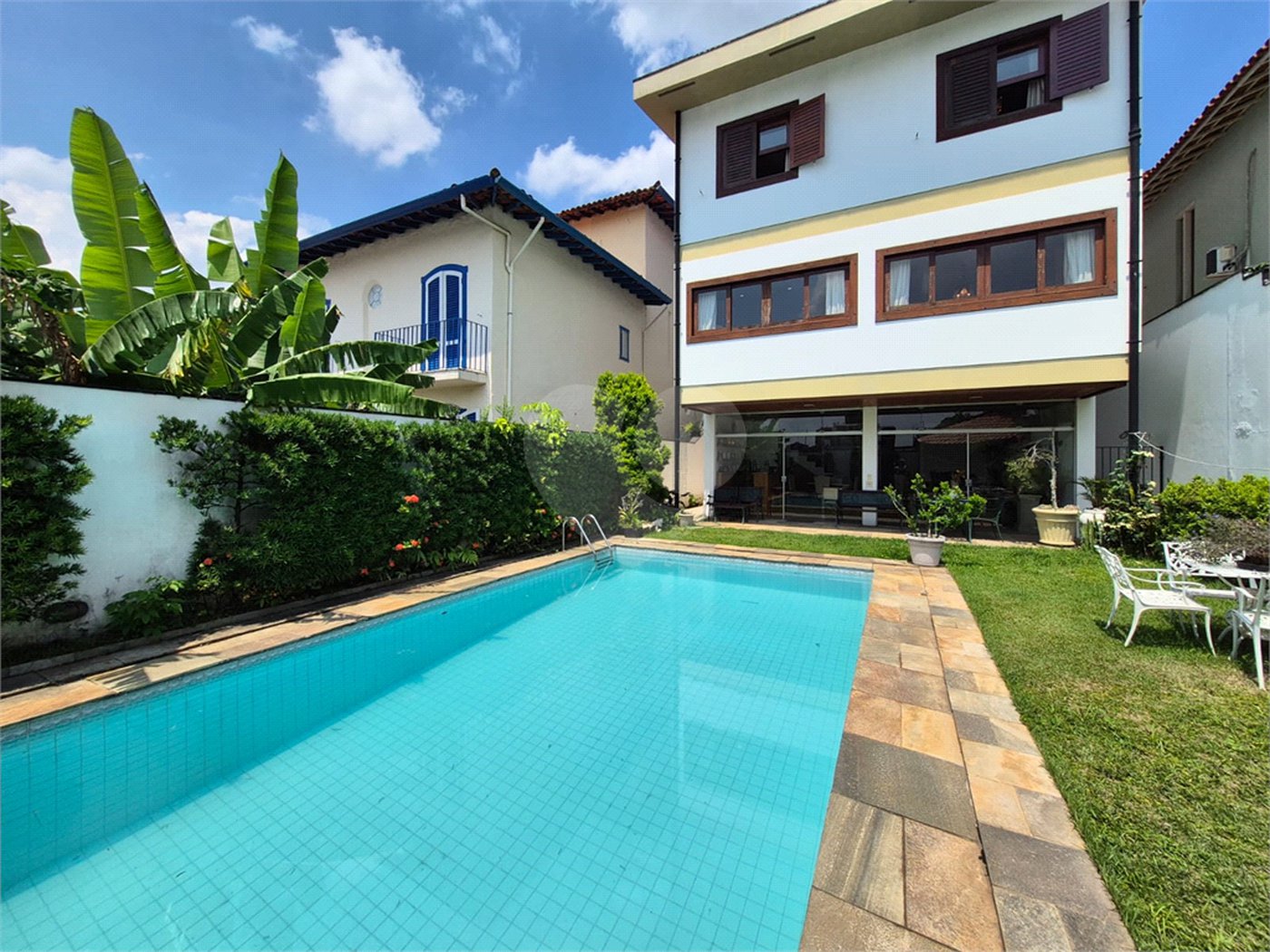 Casa de Vila à venda ou para alugar com 4 quartos, sendo 2 suítes,  em Jardim Leonor, São Paulo, SP
