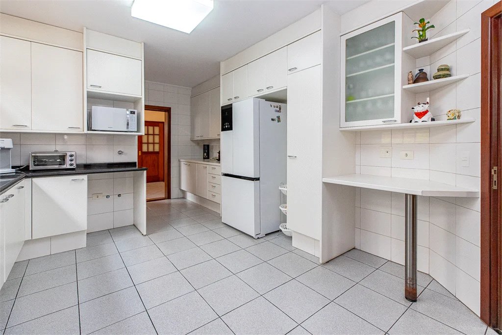 Casa à venda com 5 quartos, sendo 3 suítes, no condomínio Residencial Morumbi, São Paulo - SP