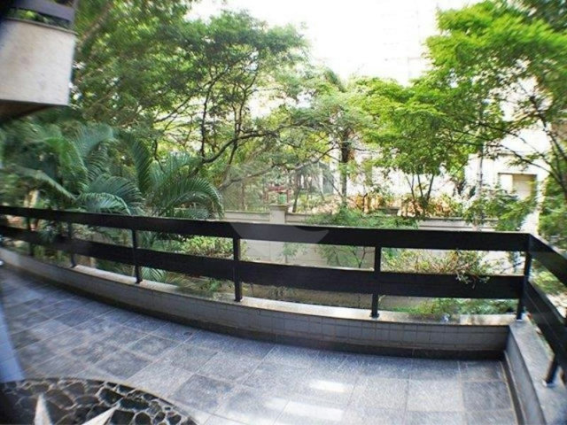 Apartamento à venda ou para alugar com 4 suítes em Moema, São Paulo, SP