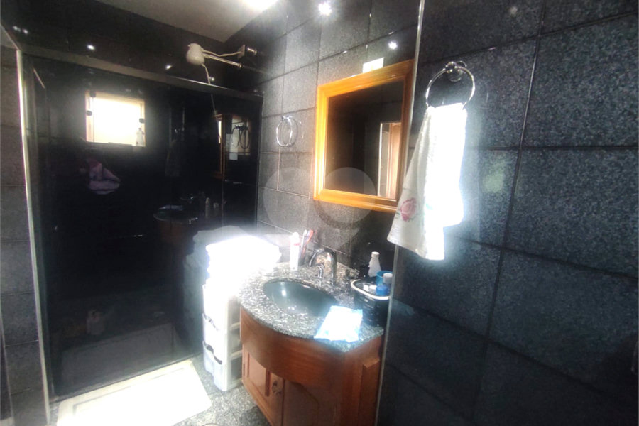 Sobrado à venda com 3 quartos, sendo 1 suíte,  em Vila Paiva, São Paulo, SP
