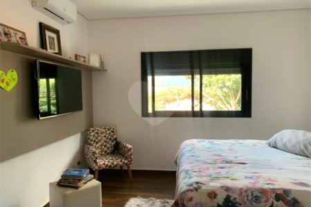 Casa à venda com 4 suítes no condomínio Vila Inglesa, Atibaia - SP