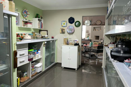 Casa à venda com 4 quartos, sendo 3 suítes, no condomínio Vila Hípica I, Vinhedo - SP