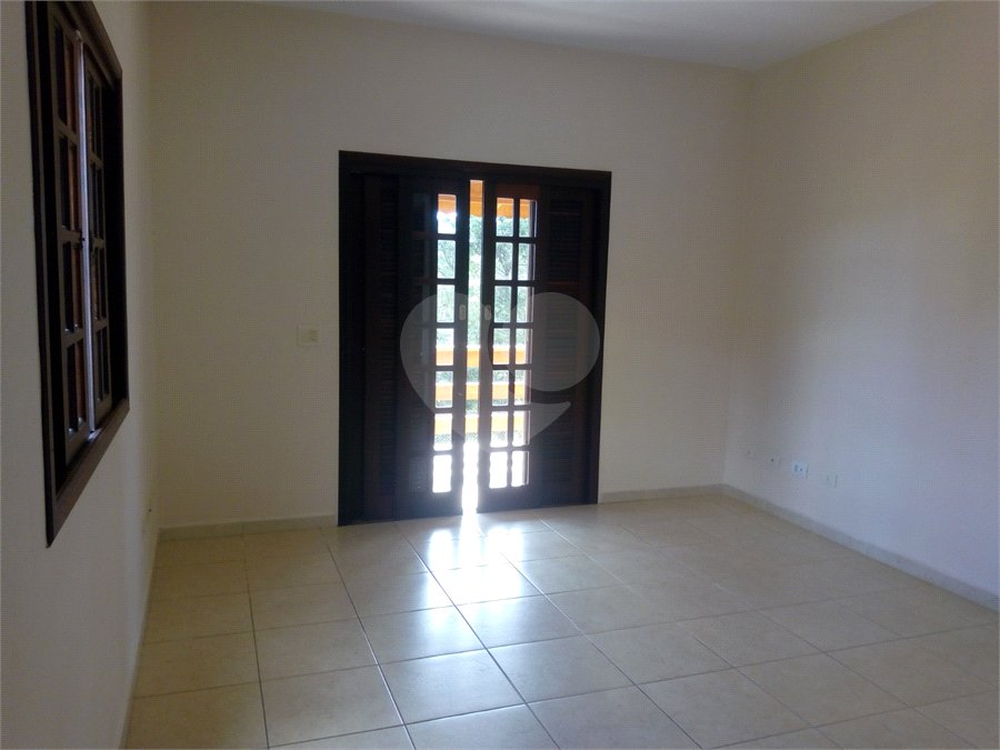 Casa em condomínio para alugar com 3 quartos, sendo 1 suíte, em Vila Petrópolis, Atibaia, SP