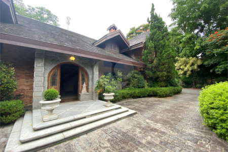 Casa à venda ou para alugar com 5 quartos, sendo 3 suítes,  em Fazenda Morumbi, São Paulo, SP