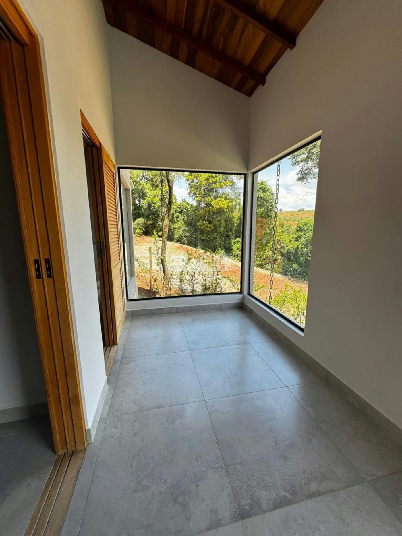 Casa à venda com 4 suítes no condomínio Portal Ouro Verde, Atibaia - SP