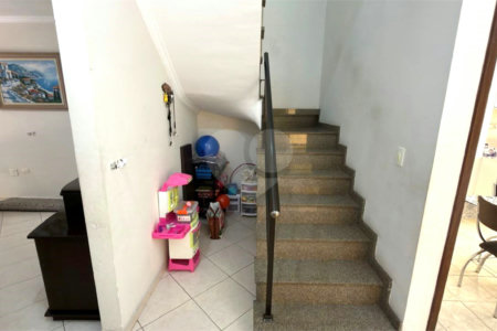 Sobrado à venda com 3 quartos, sendo 1 suíte, em Vila Darli, São Paulo, SP