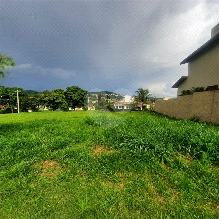 Lindo terreno de 450m², localizado no Condomínio Vilaggio Caprirccio