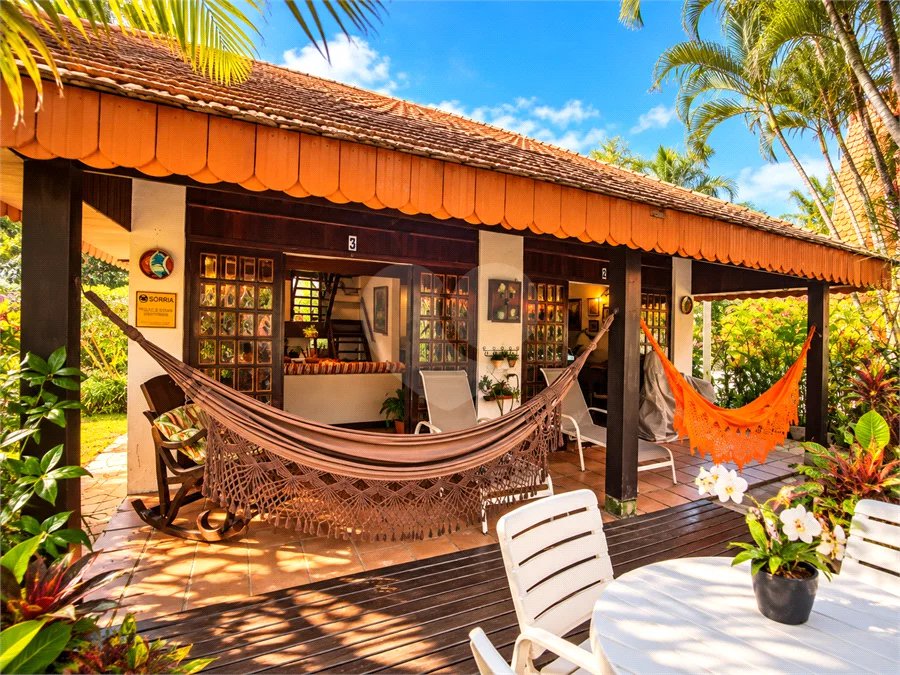 CASA DE ALTO PADRÃO A VENDA NA PRAIA DO GUAECÁ