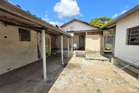 Casa térrea à venda com amplo quintal e grande potencial na Vila Nery
