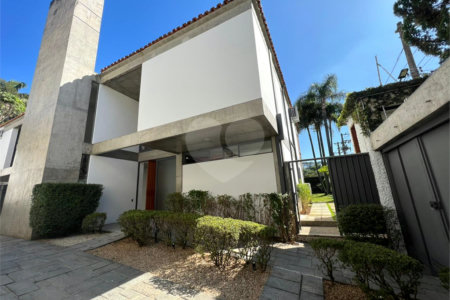 Sobrado impecável com piscina, 5 quartos, repleto de armários Aceita Pet, Bairro Cidade Jardim