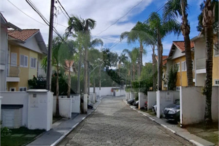 Casa à venda com 2 suítes no condomínio Village Palmas, São Paulo - SP