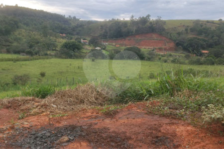 Terrenos de 300 metros em condomínio fechado e prontos para construir na região de Atibaia