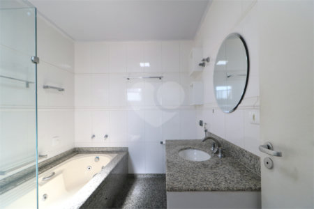 Casa à venda com 4 quartos, sendo 3 suítes, no condomínio Flower Garden Residence, São Paulo - SP