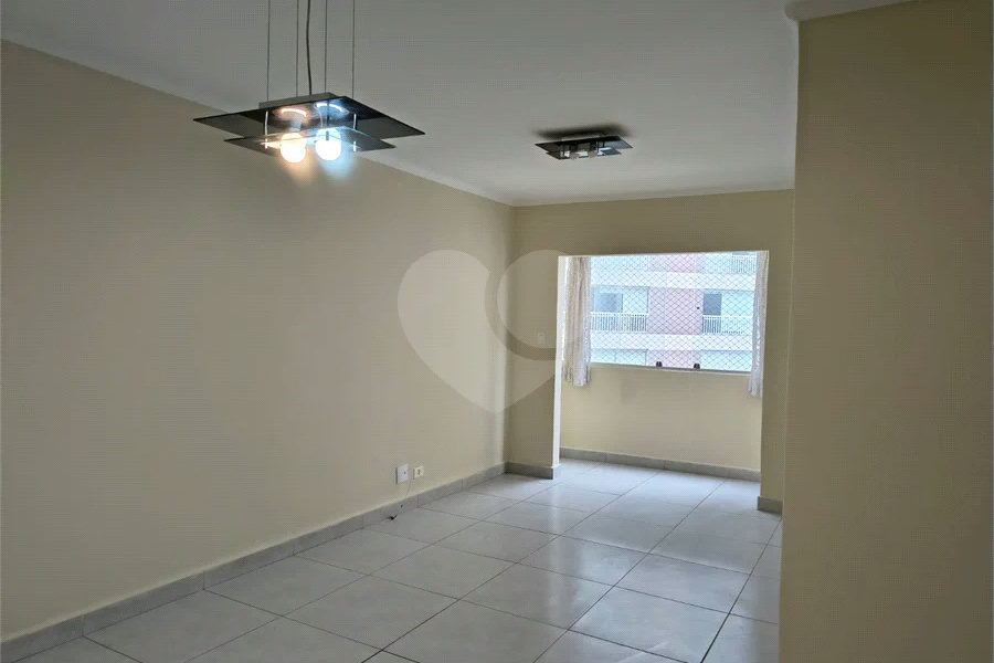 Apartamento com 2 Dormitórios , amplo com 77 metros e com vaga de garagem fixa