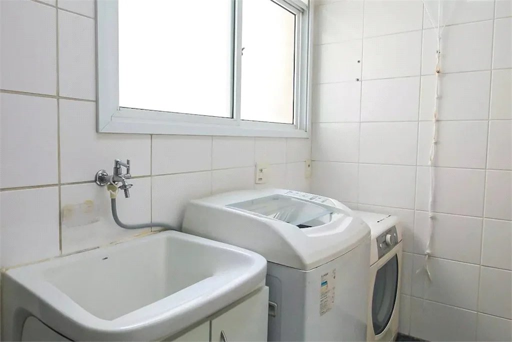 Apartamento à venda com 3 suítes em Real Parque, São Paulo, SP