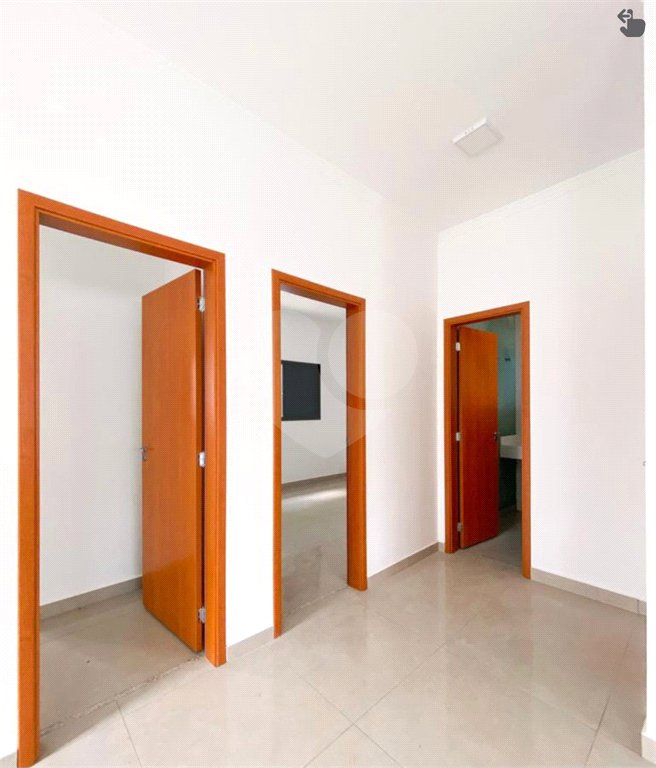 Casa à venda com 2 quartos, sendo 1 suíte, no condomínio Residencial Beija Flor, Atibaia - SP