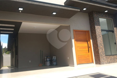 Casa Térrea à venda com 3 quartos, sendo 1 suíte,  no Centro, Bom Jesus dos Perdões, SP