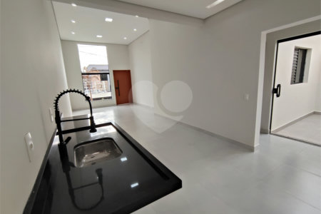 Casa à venda com 3 quartos, sendo 1 suíte, no condomínio Lago dos Ipês, Itapetininga - SP