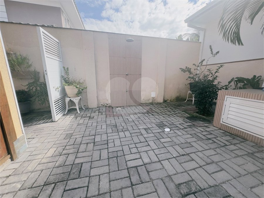 Casa em condomínio à venda com 4 quartos, sendo 2 suítes,  em Caravelas, Armação dos Búzios, RJ