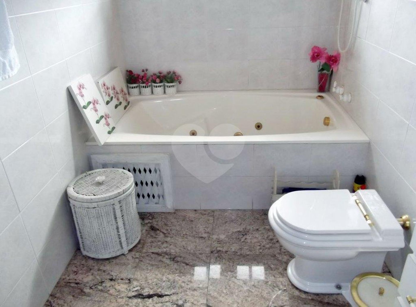 Casa à venda com 3 suítes no condomínio Praça Monsenhor Macedo,10, São Paulo - SP