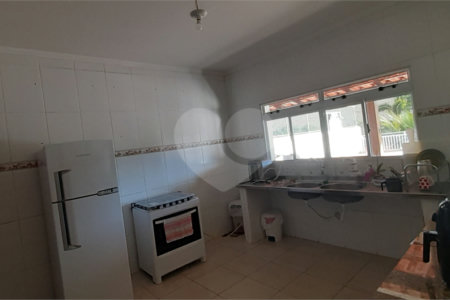 Casa à venda com 4 quartos, sendo 1 suíte, no Centro, Bom Jesus dos Perdões, SP