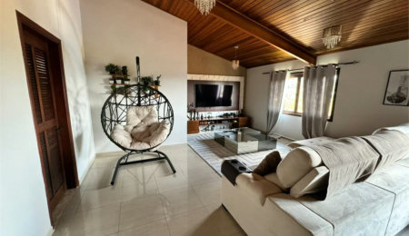 Casa à venda com 3 quartos, sendo 1 suíte, no condomínio Residencial Jardim das Flores 1510, Cotia - SP