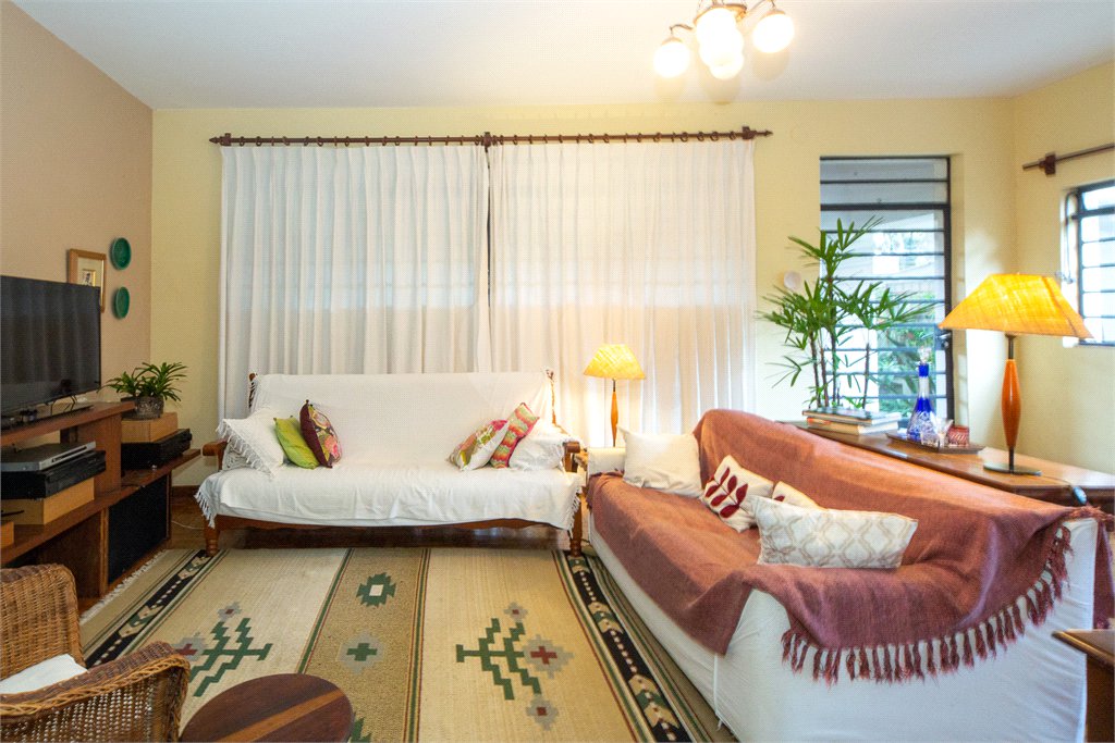 Casa à venda com 3 quartos, sendo 1 suíte, em Alto da Boa Vista, São Paulo, SP