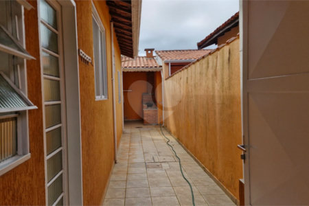 Casa para alugar com 3 quartos, sendo 1 suíte, no condomínio Santa Mônica, Atibaia - SP