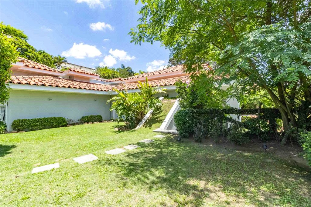 Casa à venda com 7 quartos, sendo 5 suítes, em Morumbi, São Paulo, SP