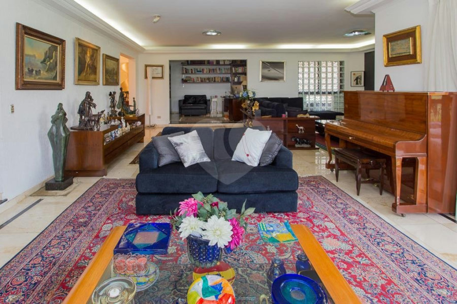 Apartamento para alugar com 5 quartos, sendo 3 suítes, em Alto de Pinheiros, São Paulo, SP
