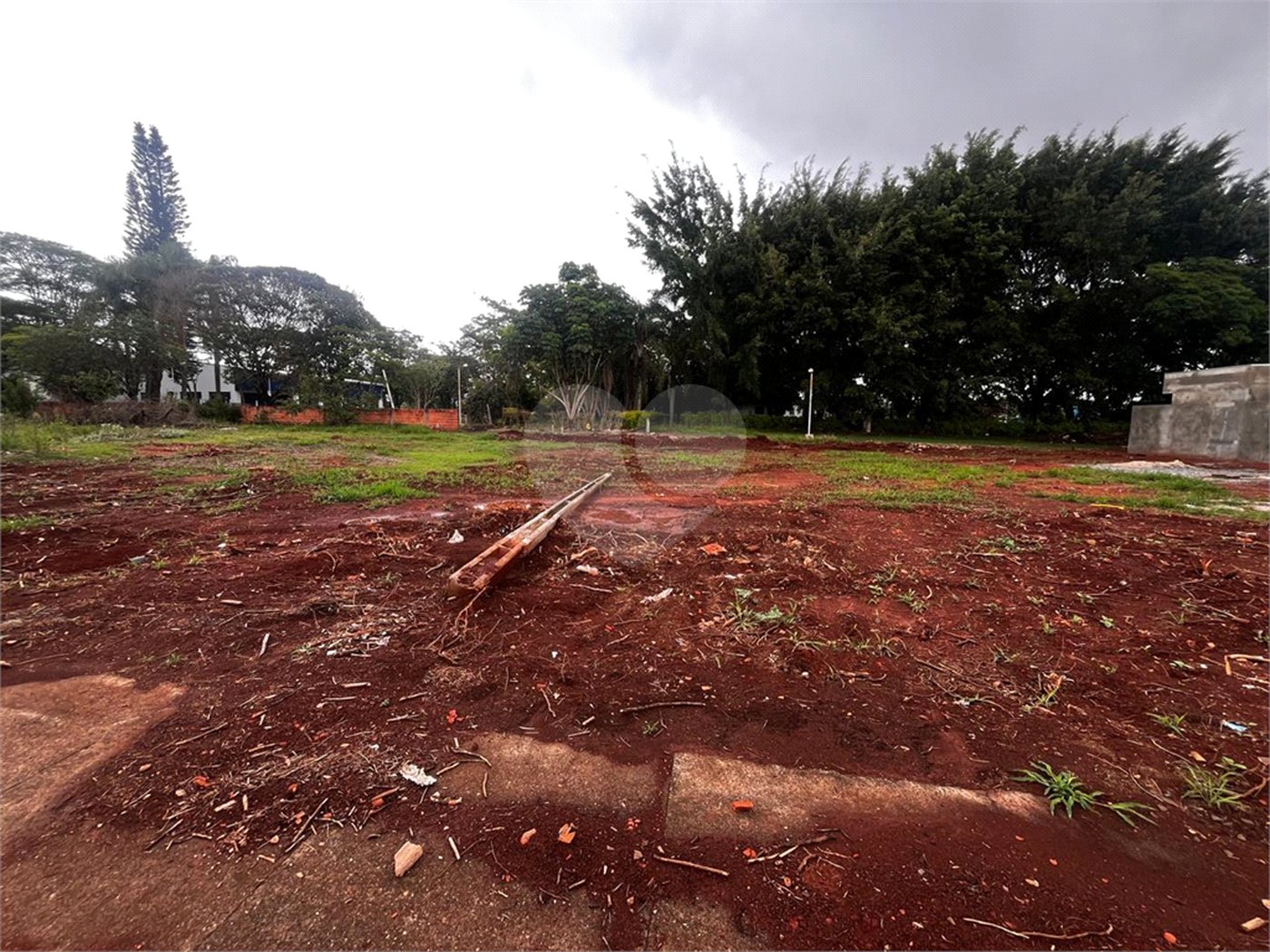 Terreno à venda com 3 quartos, sendo 1 suíte, em Vila Carolina, Itapetininga, SP