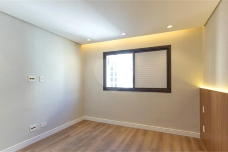 Apartamento à venda com 2 quartos, sendo 1 suíte, em Vila Olímpia, São Paulo, SP