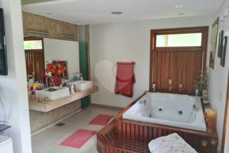 Casa à venda com 4 quartos, sendo 6 suítes, em Campo Grande, Rio de Janeiro, RJ