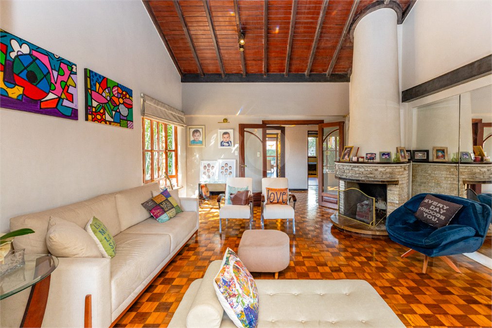 Casa à venda com 3 quartos, sendo 2 suítes,  em Alto da Boa Vista, São Paulo, SP