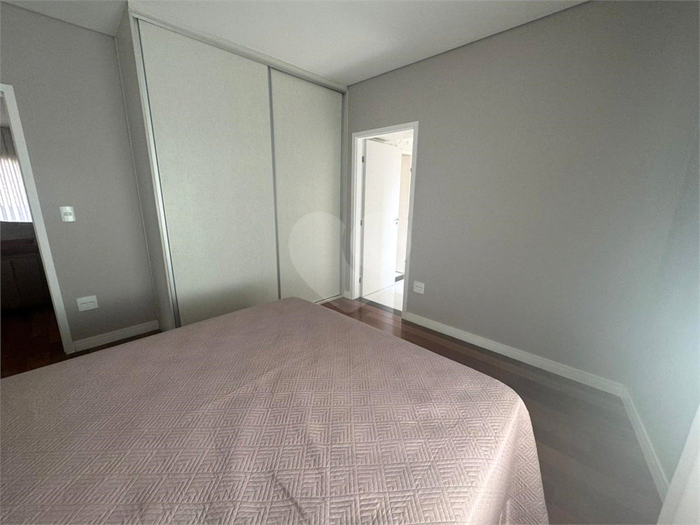 Sobrado à venda com 5 quartos, sendo 3 suítes, em Vila Nivi, São Paulo, SP