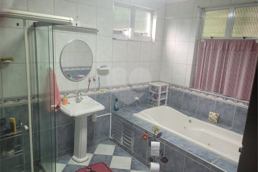 Sobrado à venda com 4 quartos, sendo 2 suítes, em Serra da Cantareira, Mairiporã, SP