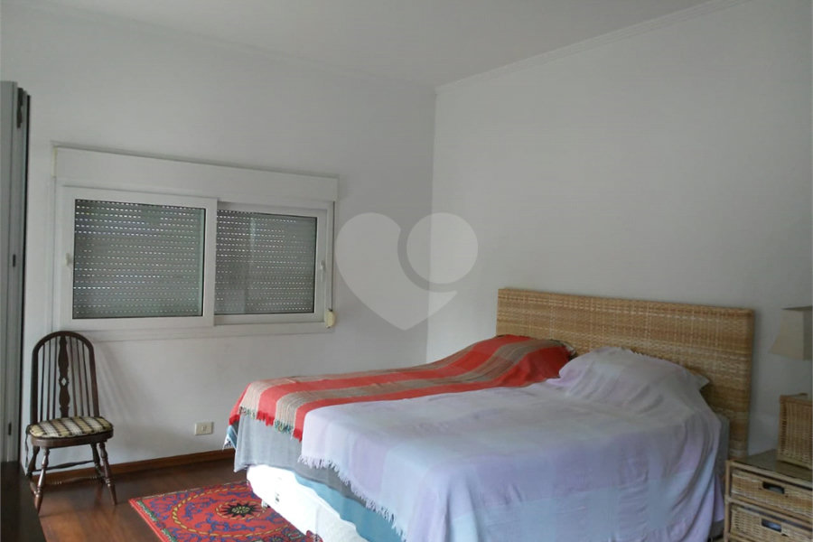 Sobrado à venda com 4 quartos, sendo 1 suíte, em Jardim Floresta, São Paulo, SP