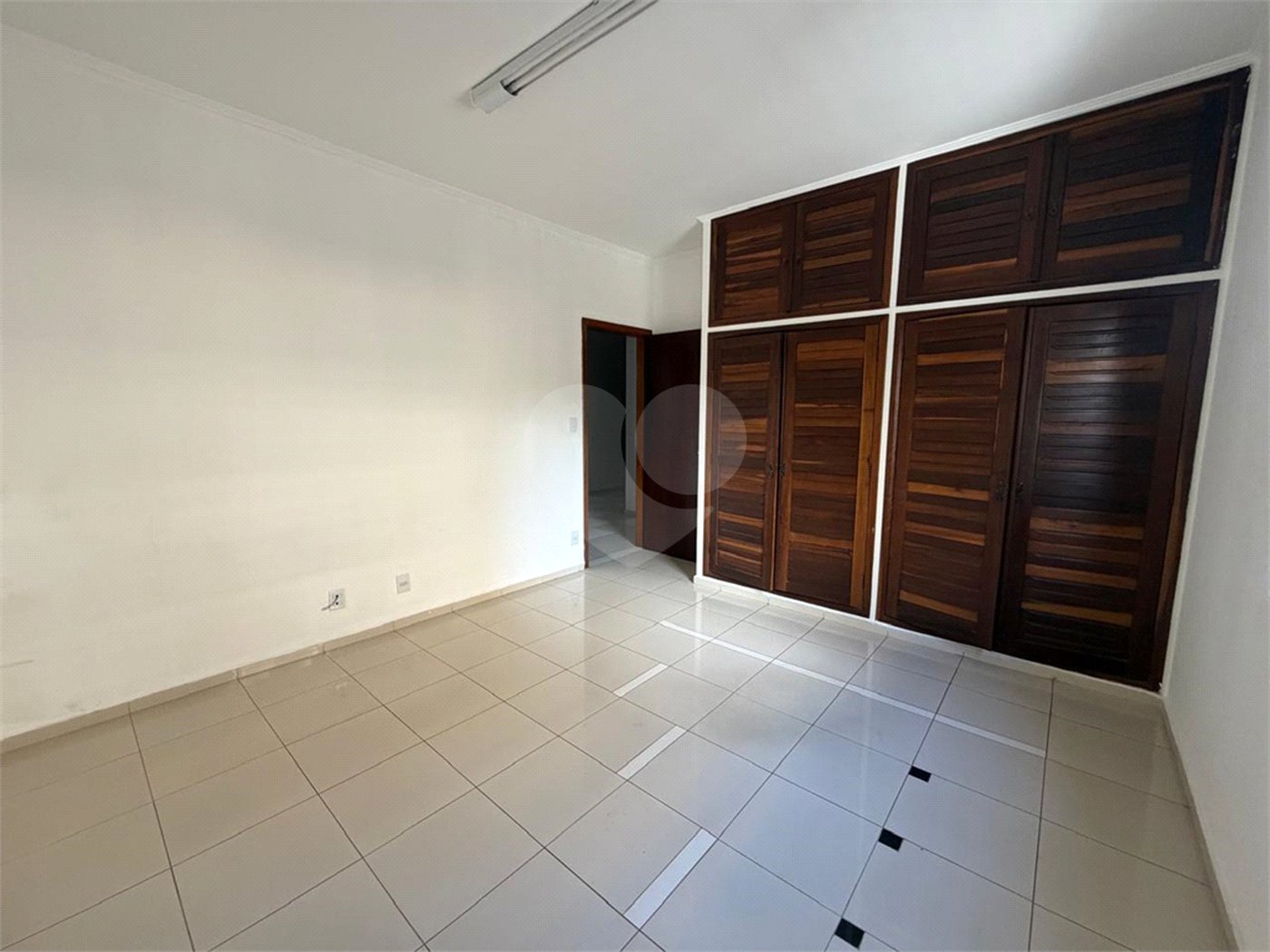 Casa para alugar com 9 quartos, sendo 3 suítes, em Jardim Panorama, Sorocaba, SP