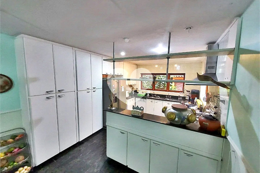 Casa à venda com 4 quartos, sendo 2 suítes, no condomínio Parque Imperial da Cantareira, Mairiporã - SP